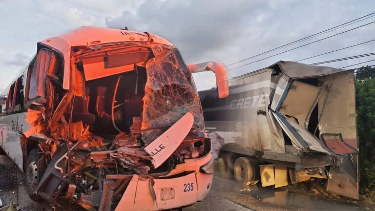 Imprudente Conductor Deja 10 Lesionados Tras Accidenten Frente A Puerto Morelos
