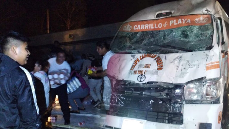 Tráiler De Lácteos Colisiona Contra Combi En La Carretera Carrillo-Tulum