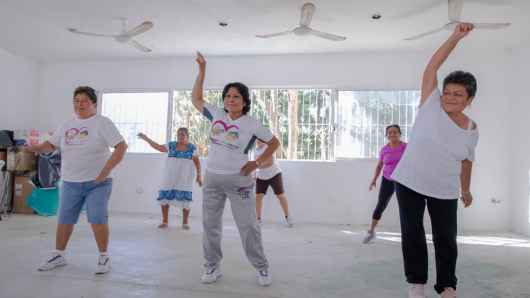 DIF Tulum Brinda Atención A Adultos Mayores En La Toma De Glucosa, Presión Arterial Y Activación Física