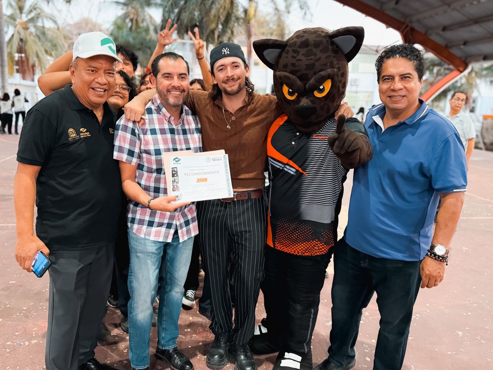 ANCER y el cantante JUVAN inspiran a más de 2,000 jóvenes en el CONALEP Cancún con emotivo encuentro