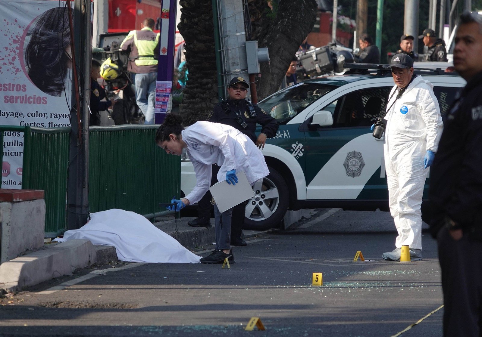 Ataque armado en Calzada de Tlalpan: Asesinan a dos colaboradores del equipo de Clara Brugada