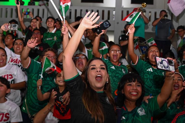 Mara Lezama vive la pasión mundialista junto a miles de aficionados en Chetumal