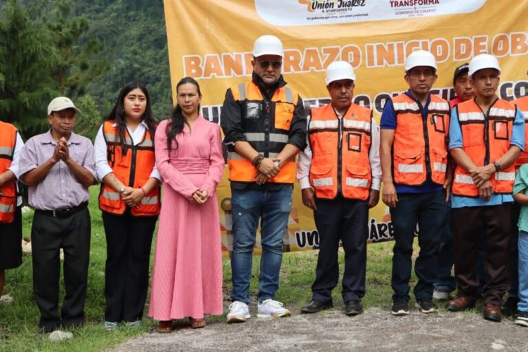 Fabián Barrios de León arranca construcción de red eléctrica en Talquian Viejo, comunidad de la ruta del Tacaná.