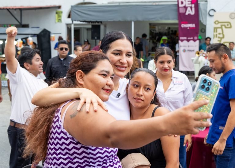 Estefanía Mercado y habitantes de la Colosio celebran aniversario del mercado Diana Laura Riojas